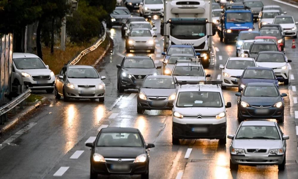 ΑΑΔΕ: Στέλνει "ραβασάκια" σε 75.000 ιδιοκτήτες ΙΧ που δεν πλήρωσαν...το 2016